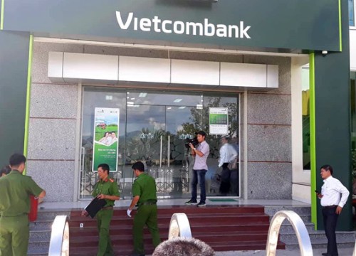 Hai thanh niên bịt mặt, cướp ngân hàng ở Khánh Hòa: Vietcombank nói gì?