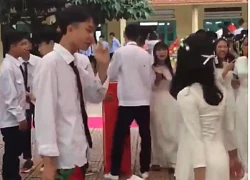 Khai giảng cuối cùng của đời học sinh cầm hoa đi tỏ tình thành công với "crush"