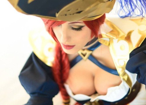 LMHT: Cosplay Miss Fortune Đội Trưởng lung linh sắc màu