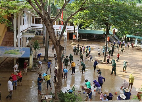 Nghệ An: Chung tay đưa trẻ em vùng lũ kịp ngày tựu trường