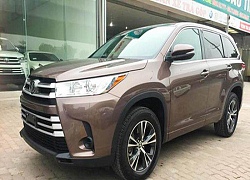 Toyota Highlander LE 2018 nhập từ Mỹ giá gấp đôi Fortuner tại Việt Nam