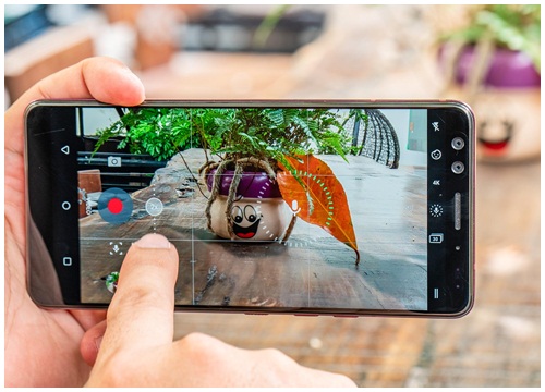 Trải nghiệm chế độ quay video trên HTC U12+ với chế độ quay video zoom âm thanh Sonic Zoom