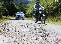 Chằng chịt ổ voi, ổ gà trên huyện lộ 6 Hương Khê