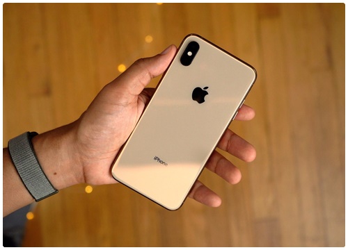 Một số chiếc iPhone XS và iPhone XS Max gặp lỗi không tự động sạc khi cắm dây