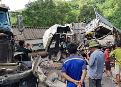 4 ô tô đâm nhau nát bét, bịt kín đường lên cửa khẩu Cha Lo