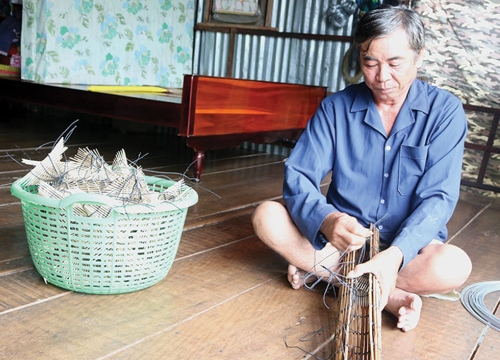 An Giang: Nhộn nhịp, háo hức sắm đồ bắt cá tôm mùa nước nổi