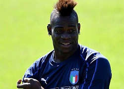 Balotelli cắt lại kiểu đầu cũ khi tái xuất ở tuyển Italy