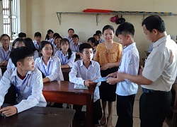 Buổi học đầy xúc động của "cậu bé ngậm ngùi nghỉ học sau khi báo hiếu bố mẹ"