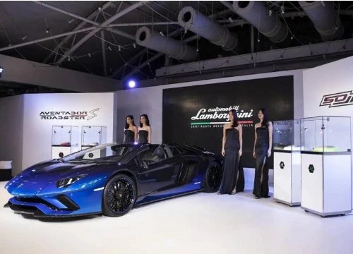 Cận cảnh bộ cánh ngoại thất tuyệt đẹp của Lamborghini Aventador S Roadster dành riêng cho Nhật Bản