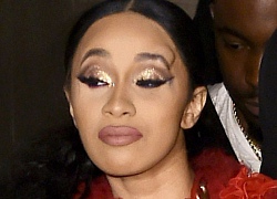 Sau vụ "choảng" nhau, Nicki pose dáng chụp ảnh lồng lộn như bà hoàng, Cardi B ôm cục sưng hậm hực về khách sạn