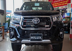 Toyota Hilux 2018: Đã "ngon" nay càng "ngon" hơn với 7 túi khí