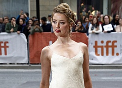 Amber Heard diện mốt 'thả rông' trên thảm đỏ liên hoan phim Toronto