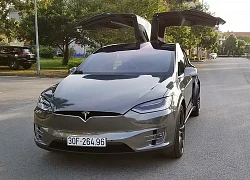 Chồng siêu mẫu Ngọc Thạch lột xác Tesla Model X theo phong cách nhà giàu Dubai