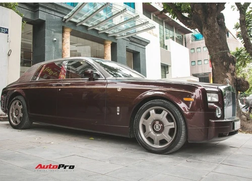 Rolls-Royce Phantom từng bị Mazda3 đâm ngang bụng giờ ra sao?