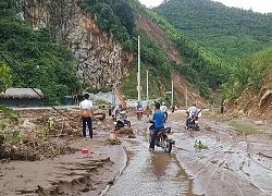 Thanh Hóa: Y bác sỹ vào vùng tâm lũ khám chữa bệnh cho người dân