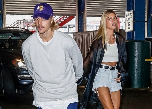 Tình tứ cùng hôn thê xem thời trang, Justin Bieber khiến fan lo lắng vì vẻ ngoài tiều tụy