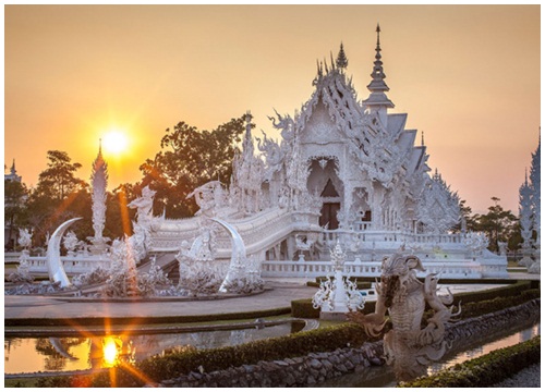 Wat Rong Khun: Ngôi đền Trắng nổi tiếng ở Thái Lan với vẻ đẹp kỳ dị