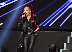 Lần đầu tiên sau Chung kết The Voice 2018, Minh Ngọc &#039;tái xuất&#039; ở sân khấu lớn với vai trò ca sĩ khách mời