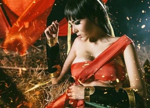 Ngắm Lilly Luta trong bộ cosplay Quan Vũ của Lục Long Tranh Bá 3D