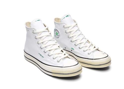 Nghệ nhân xăm nổi tiếng Hollywood Dr Woo thể hiện tài năng trên Converse Chuck 70s