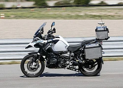 "Soi" BMW R1200GSA lăn bánh, ôm cua không cần người lái