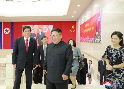 Sự đón tiếp hiếm có của ông Kim Jong-un dành cho quan chức Trung Quốc