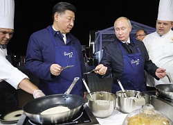 Tổng thống Putin và Chủ tịch Tập Cận Bình nướng bánh kếp và ăn trứng cá hồi