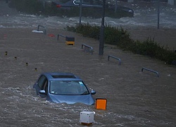 Bão Mangkhut đổ bộ Hong Kong: Nhà cao tầng rung lắc như có động đất