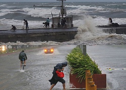 Clip: Rùng mình với cơn lũ dữ ở Philippines khi siêu bão Mangkhut đổ bộ