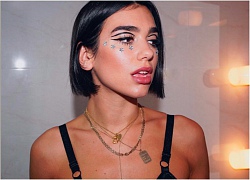 Dua Lipa đang biểu diễn bật khóc nức nở vì fan hâm mộ trong buổi concert