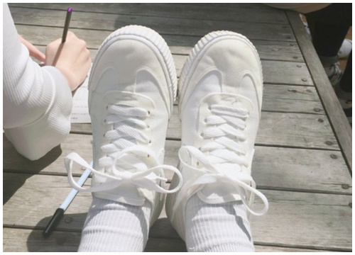 FASHION KHÁC 8 mẹo nhỏ giúp bạn giữ được "phong độ" cho những đôi sneaker luôn trắng sáng