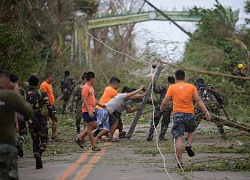 Hình ảnh đổ nát tại Philippines khi siêu bão lớn nhất trong năm càn quét