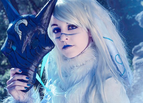 LMHT: Ngắm đường cong quyến rũ của Claudia với cosplay Kindred