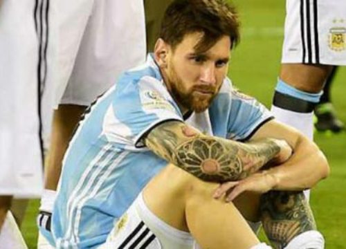 Messi khóc như đứa trẻ mất mẹ trong ngày tồi tệ nhất sự nghiệp