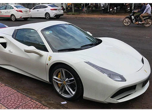 Dân chơi Bình Phước tậu siêu xe Ferrari 488 Spider màu trắng độc nhất Việt Nam