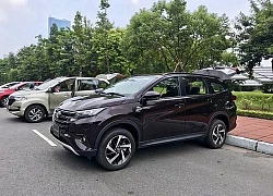 Hàng trăm xe giá rẻ Toyota cập cảng, chờ ngày bán ra