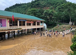 Lũ quét tràn về giữa đêm, thầy trò nháo nhác chạy &#8220;giặc nước&#8221;