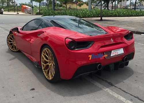 Siêu xe Ferrari 488 GTB màu đỏ tiếp tục "lột xác" qua bộ mâm mới của Vossen