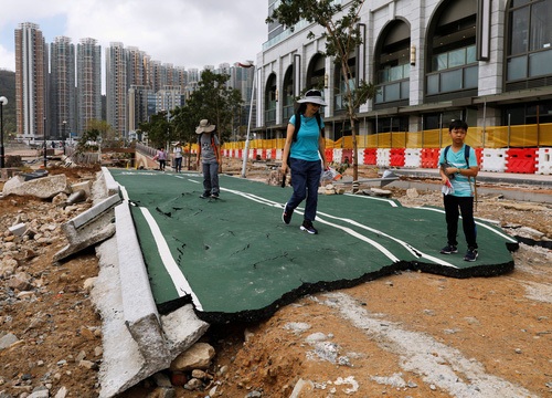 Tàu quân sự Trung Quốc gãy mỏ neo, mắc kẹt vì bão Mangkhut