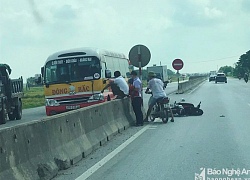 Xe buýt Đông Bắc gây tai nạn trên quốc lộ 1A, làm 2 cha con nguy kịch