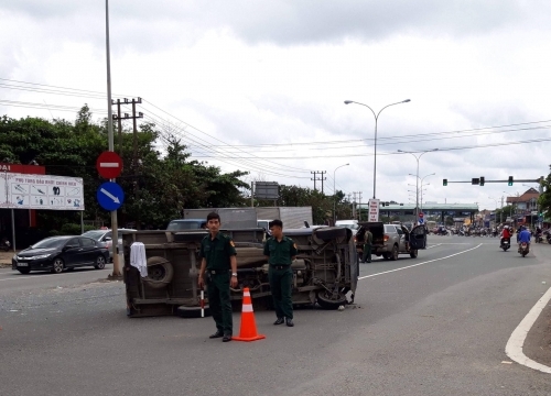 Xe chở dúi 'đại náo' quốc lộ ở Bình Dương, 1 người bị thương