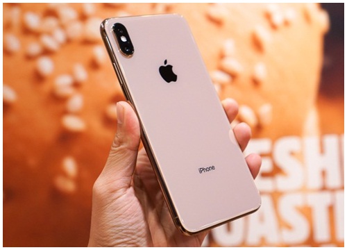 Cận cảnh iPhone XS Max 256GB Gold tuồn ra trước giờ bán, giá khởi điểm 33,9 triệu đồng, sẵn sàng xách về Việt Nam ngay đêm nay