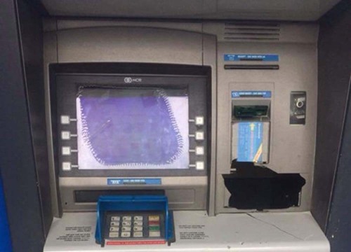 Hình phạt nào cho đối tượng đập hỏng máy ATM vì bị 'nuốt' thẻ ngân hàng?