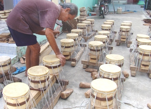 Làng nghề trống cơm, đầu lân "cháy hàng" mùa Tết Trung Thu