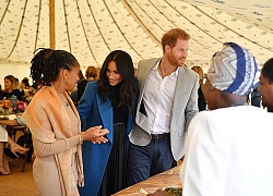 Meghan đã làm điều chưa từng có trong lịch sử hoàng gia khi có hành động này đối với mẹ mình, ngay cả Công nương Kate cũng không làm