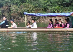 Sau lũ, xuất hiện "Hạ Long trên cạn", sắm thuyền làm du lịch