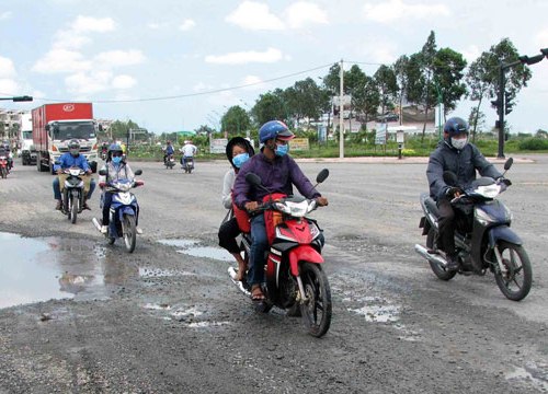 Tuyến tránh TP Tân An xuống cấp nghiêm trọng