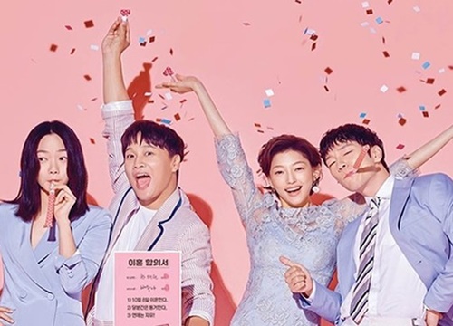 Bae Doona, Cha Tae Hyun, Lee El, Son Seok Gu 'ăn mừng ly hôn' trong poster phim mới