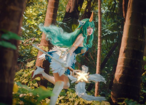 Cosplay nàng Soraka lạc vào vườn địa đàng huyền bí