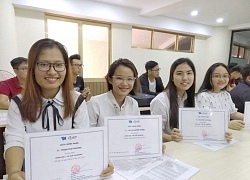 Sinh viên tự tin trải nghiệm khi làm việc nhóm trong khóa học On Job Training